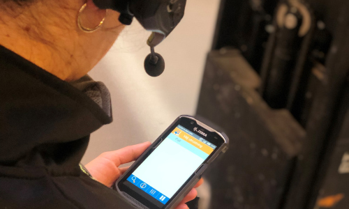 Voice picking device