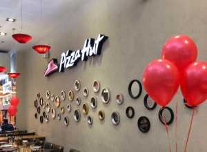 Pizza Hut aumenta la eficiencia del picking en un 30 % con ZetesMedea Voice